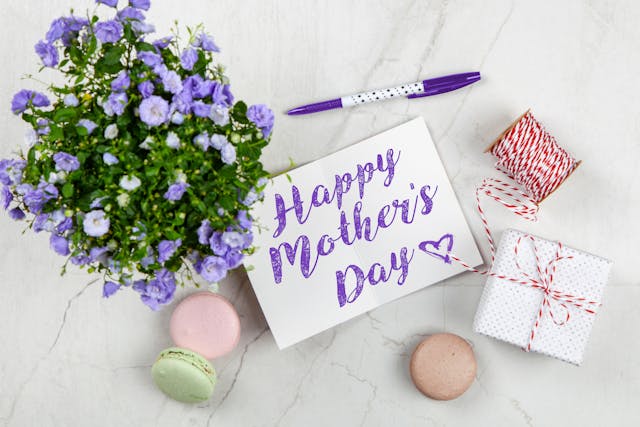 Best Niche Fragrances of 2024: Perfect Mother's Day Gifts